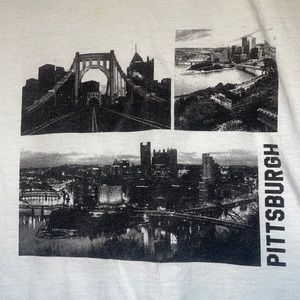 D73 Pittsburgh City scape skyline tee Medium